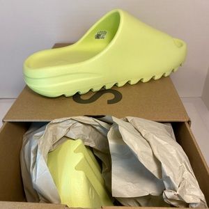 NEW Glow Yeezy Slides, Authentic